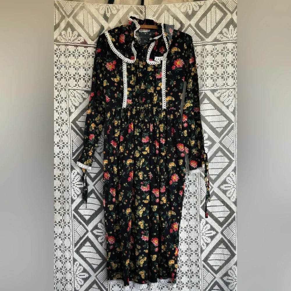 Batsheva x Laura Ashley black floral print dress - Picture 2 of 10